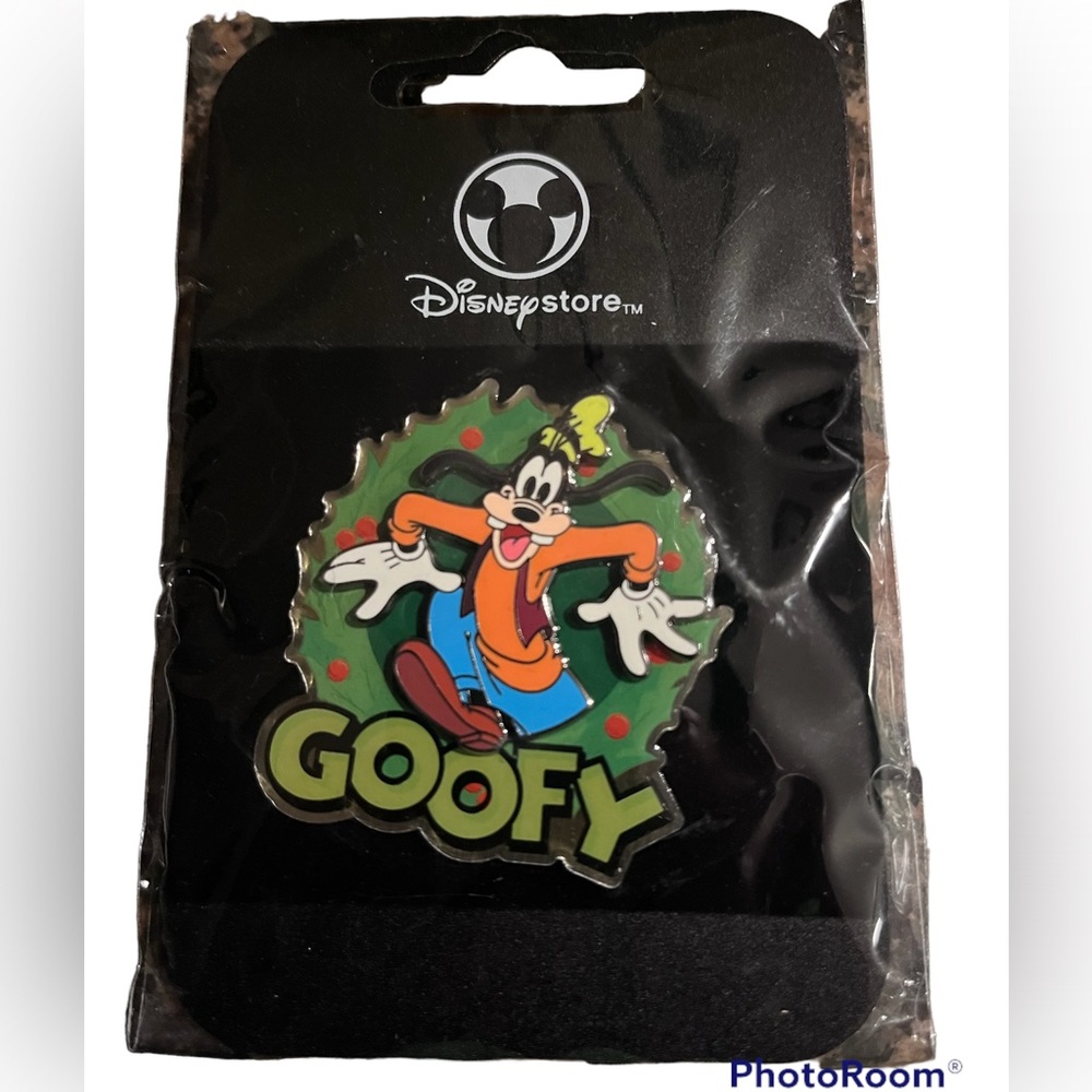 Goofy Christmas Pin NWOT